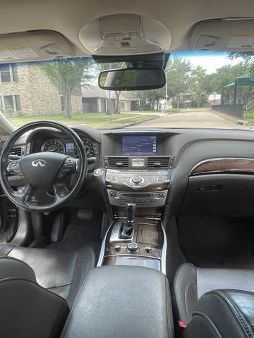 Photo of 2016 Black INFINITI Q70L