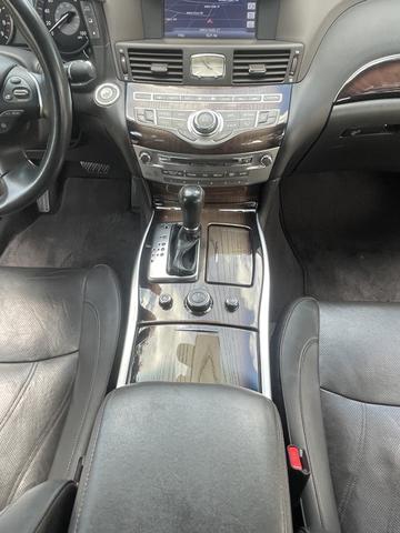 Photo of 2016 Black INFINITI Q70L
