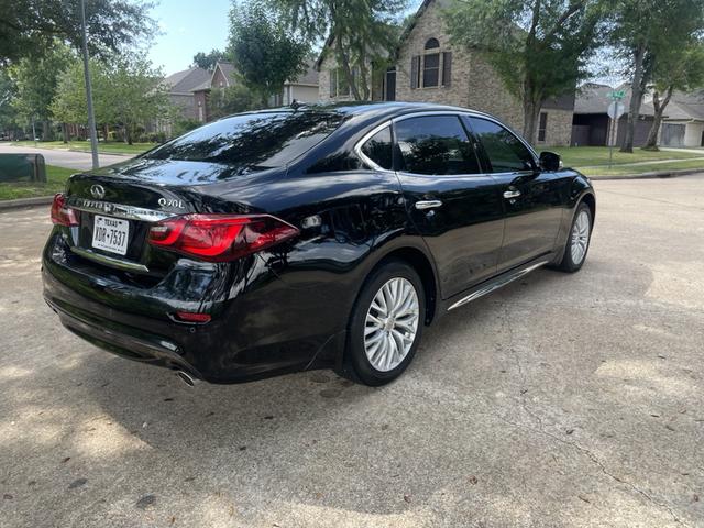 Photo of 2016 Black INFINITI Q70L