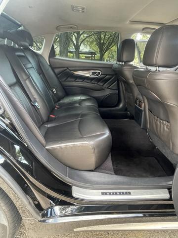 Photo of 2016 Black INFINITI Q70L