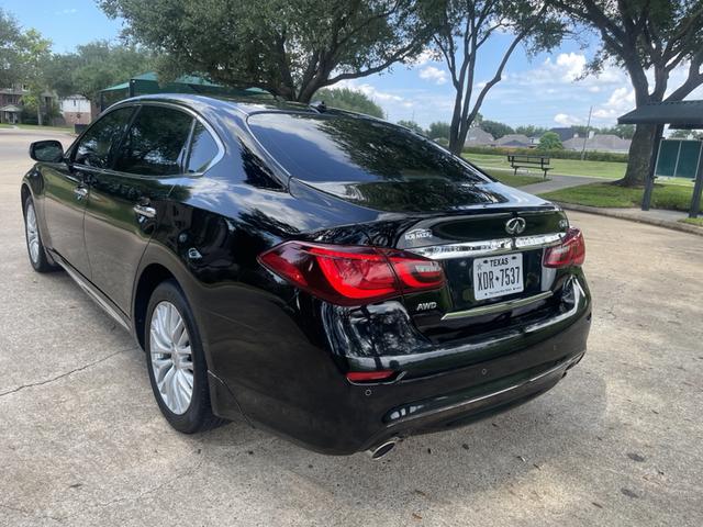 Photo of 2016 Black INFINITI Q70L