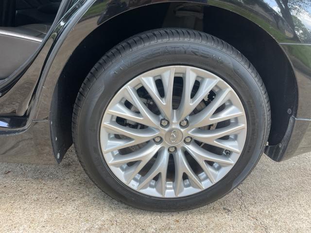 Photo of 2016 Black INFINITI Q70L