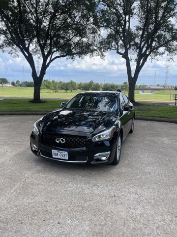 Photo of 2016 Black INFINITI Q70L