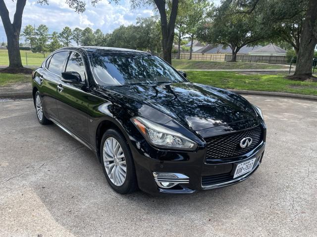 Photo of 2016 Black INFINITI Q70L