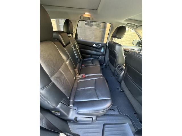 Photo of 2017 Black Nissan Pathfinder