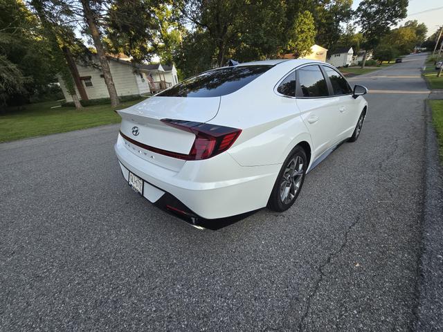 Photo of 2022 White Hyundai SONATA