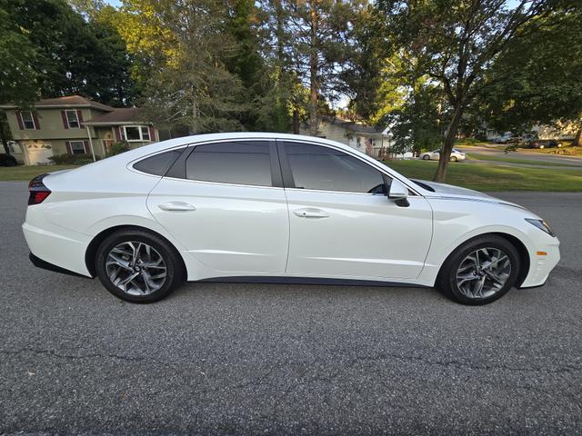 Photo of 2022 White Hyundai SONATA