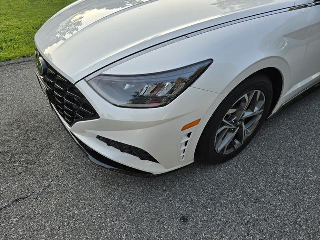 Photo of 2022 White Hyundai SONATA