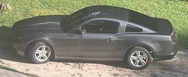 Photo of 2014 Gray Ford Mustang