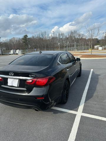 Photo of 2015 Black INFINITI Q70L