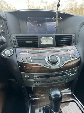 Photo of 2015 Black INFINITI Q70L