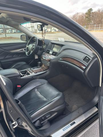 Photo of 2015 Black INFINITI Q70L