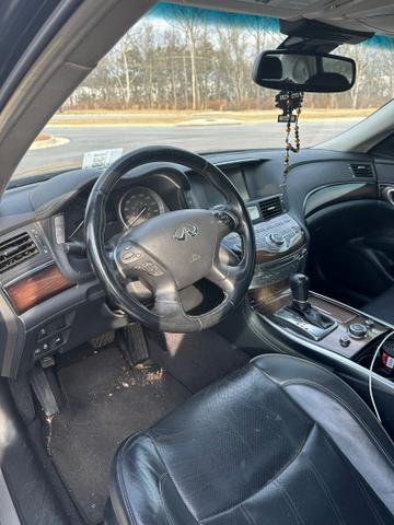 Photo of 2015 Black INFINITI Q70L