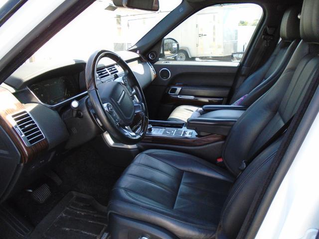 Photo of 2016 White Land Rover Range Rover