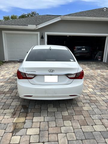 Photo of 2013 White Hyundai SONATA