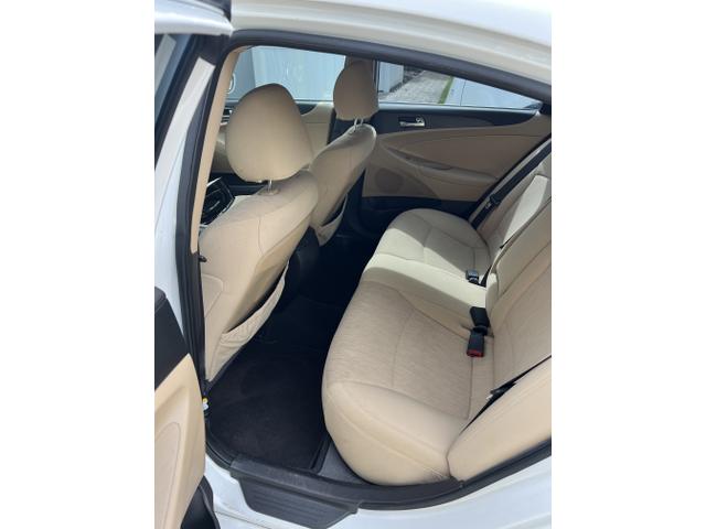 Photo of 2013 White Hyundai SONATA