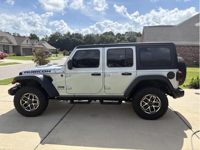 Photo of 2024 Silver Jeep Wrangler