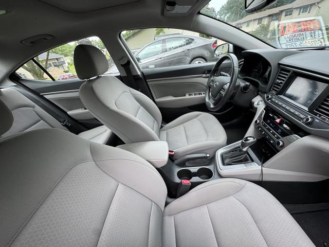 Photo of 2018 Silver Hyundai ELANTRA
