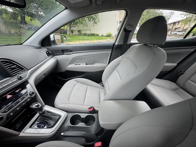 Photo of 2018 Silver Hyundai ELANTRA