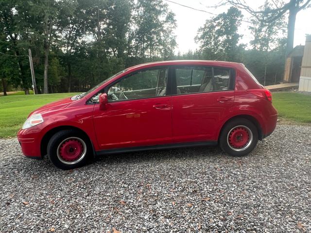 Photo of 2007 Red Nissan Versa