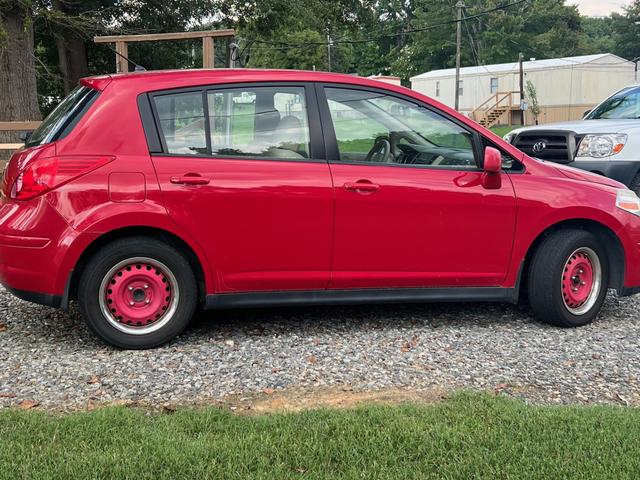 Photo of 2007 Red Nissan Versa