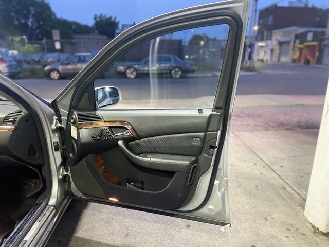 Photo of 2005 Silver Mercedes-Benz S-Class