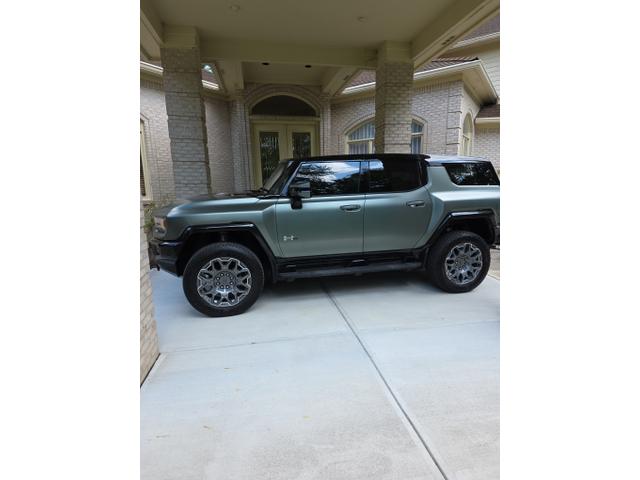 Photo of 2024 Green GMC HUMMER EV SUV
