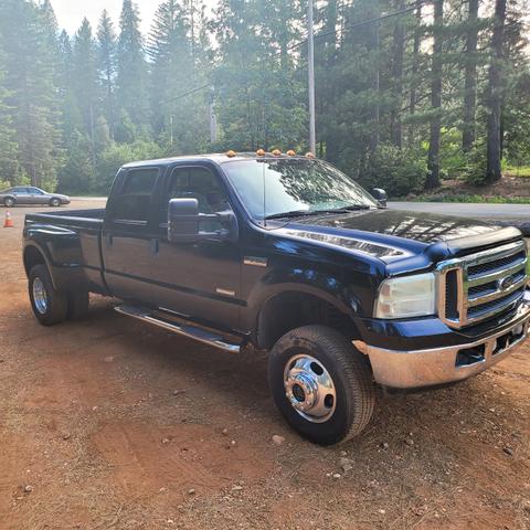 Photo of 2005 Black Ford F-350