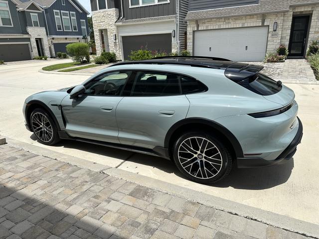 Photo of 2025 Green Porsche Taycan