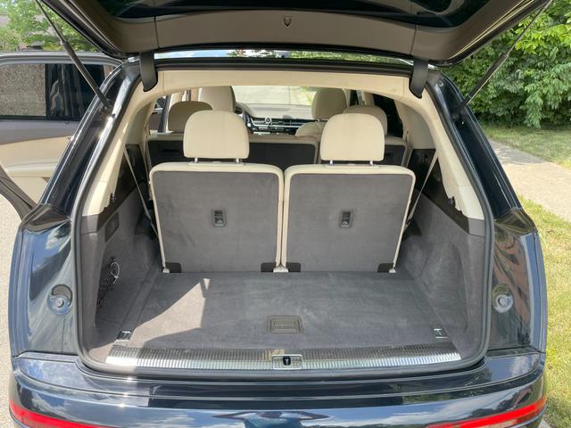 Photo of 2017 Blue Audi Q7