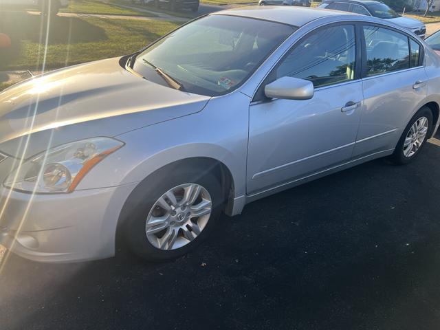 Photo of 2012 Silver Nissan Altima