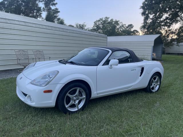 Photo of 2004 White Toyota MR2