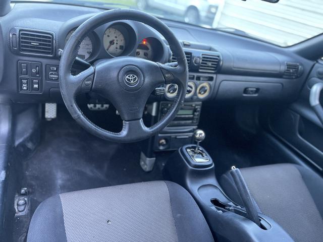 Photo of 2004 White Toyota MR2