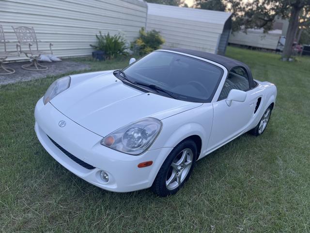 Photo of 2004 White Toyota MR2