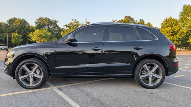 Photo of 2015 Black Audi Q5