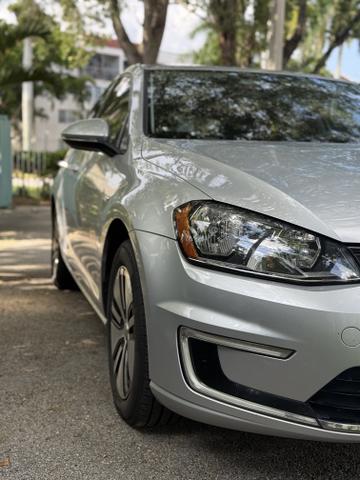 Photo of 2016 Silver Volkswagen e-Golf