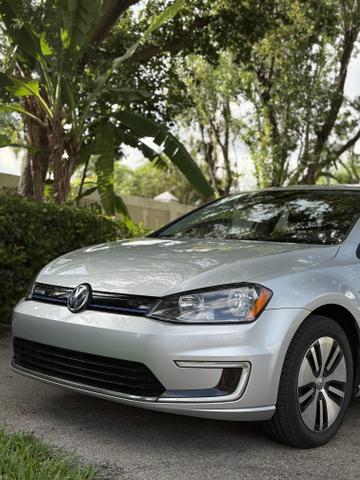 Photo of 2016 Silver Volkswagen e-Golf