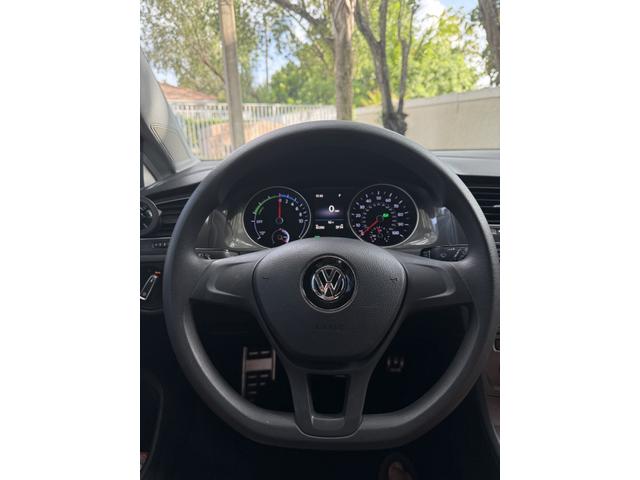 Photo of 2016 Silver Volkswagen e-Golf