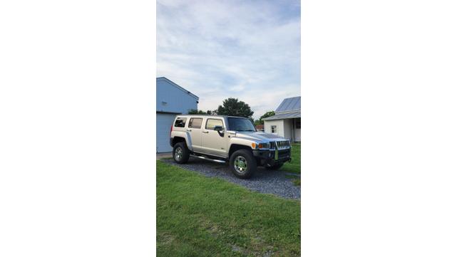 Photo of 2010 Silver Hummer H3