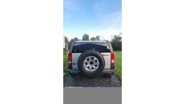 Photo of 2010 Silver Hummer H3