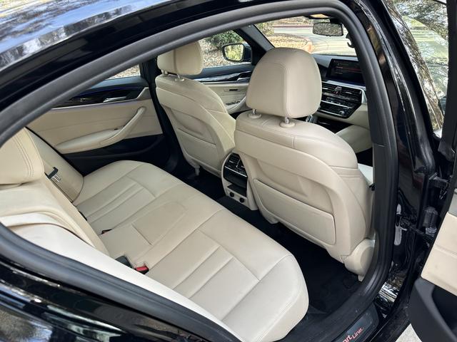 Photo of 2019 Black BMW 530