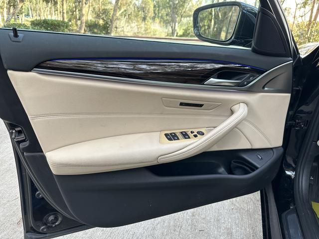 Photo of 2019 Black BMW 530
