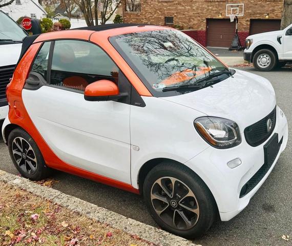 Photo of 2017 White smart ForTwo
