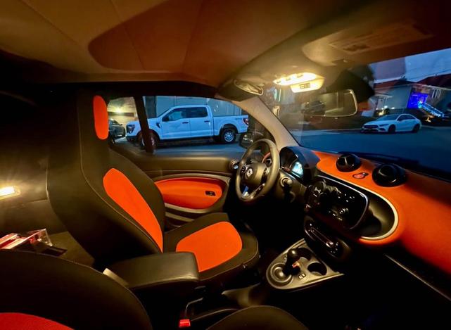 Photo of 2017 White smart ForTwo