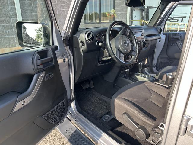Photo of 2018 Gray Jeep Wrangler JK Unlimited