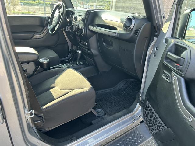 Photo of 2018 Gray Jeep Wrangler JK Unlimited