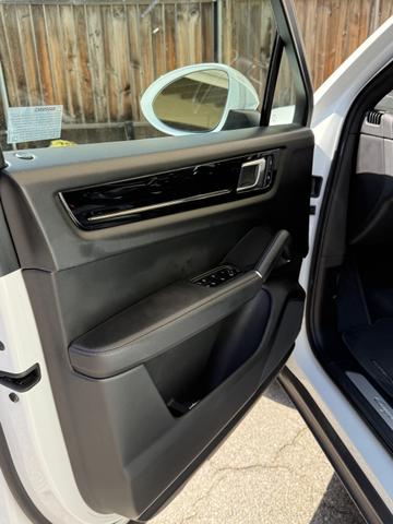 Photo of 2020 White Porsche Cayenne