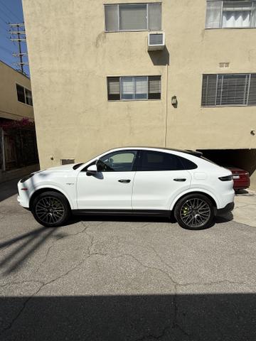 Photo of 2020 White Porsche Cayenne