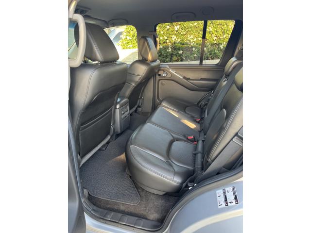 Photo of 2011 Silver Nissan Pathfinder