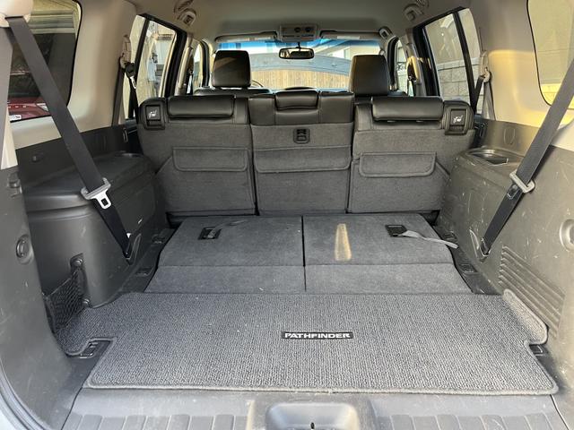 Photo of 2011 Silver Nissan Pathfinder